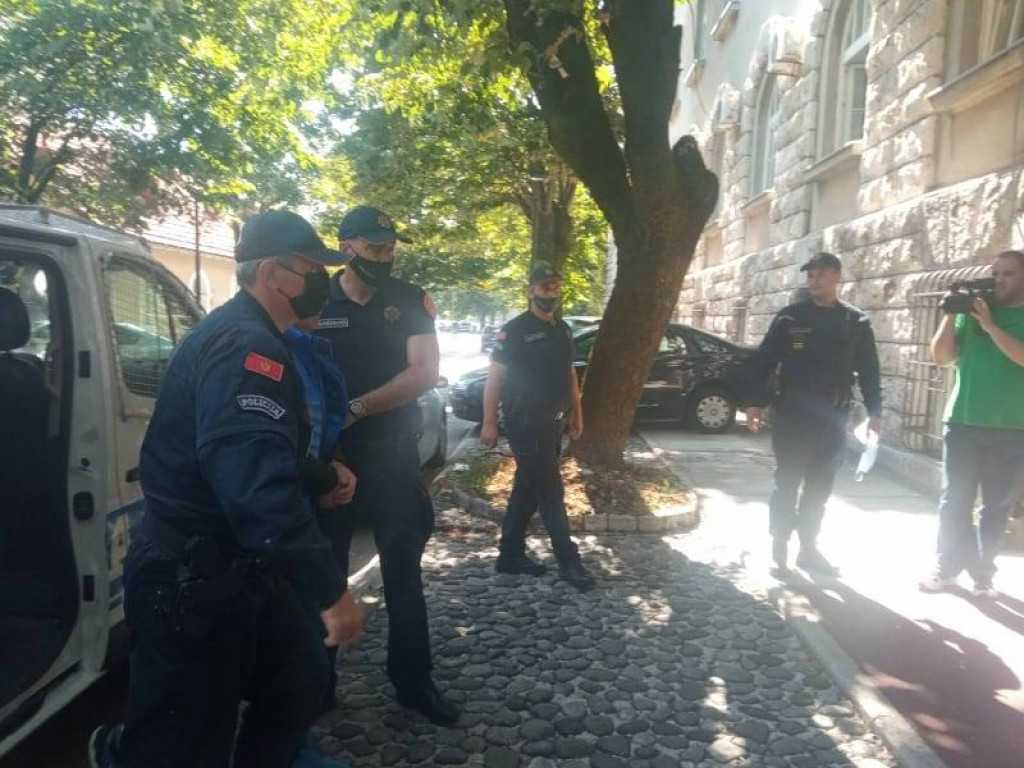 PRAVDA JE MOŽDA SPORA, ALI DOSTIŽNA: Priveden bivši direktor uprave policije!