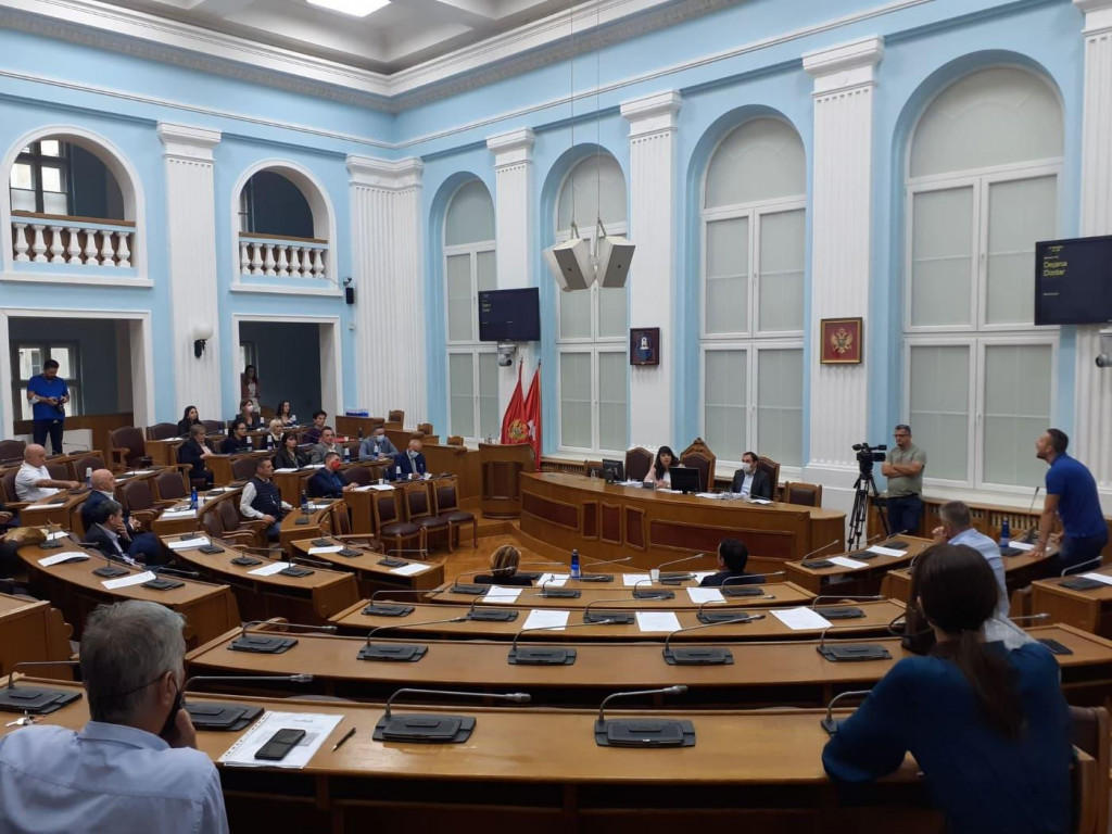 SRAMNA ODLUKA! Skupština prijestonice poklanja ono što nije njeno Miraševoj sekti