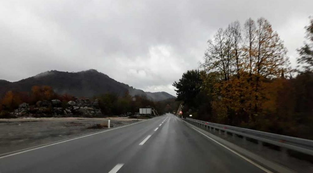 STANJE NA PUTEVIMA Vožnju prilagoditi uslovima na putu