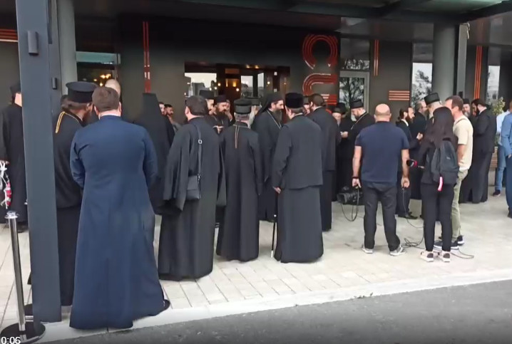 USTOLIČENJE NA CETINJU Čeka se polazak sveštenstva iz Podgorice