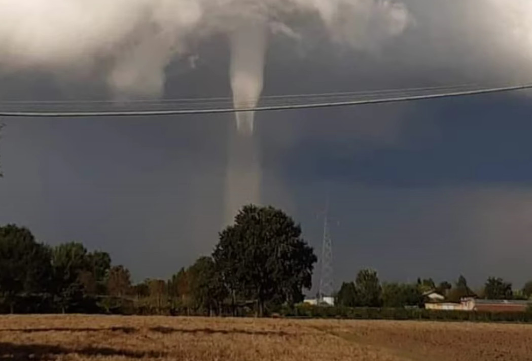 NEZAPAMĆENE SCENE U ITALIJI Serija tornada i velika katastrofa u jednom danu (VIDEO)