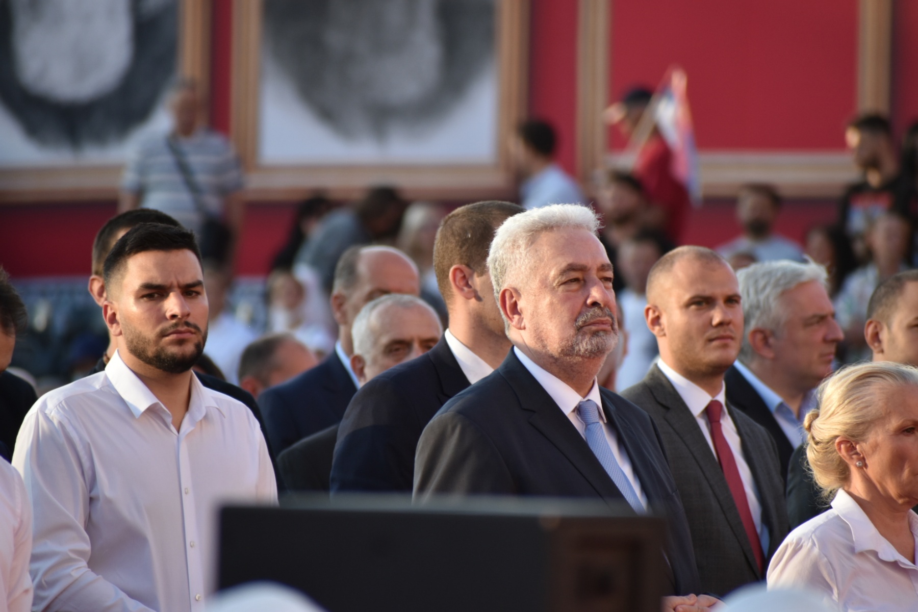 ''SAMO EKSPERTSKA VLADA'' Premijeru smeta dogovor DF-a i Demokrata!