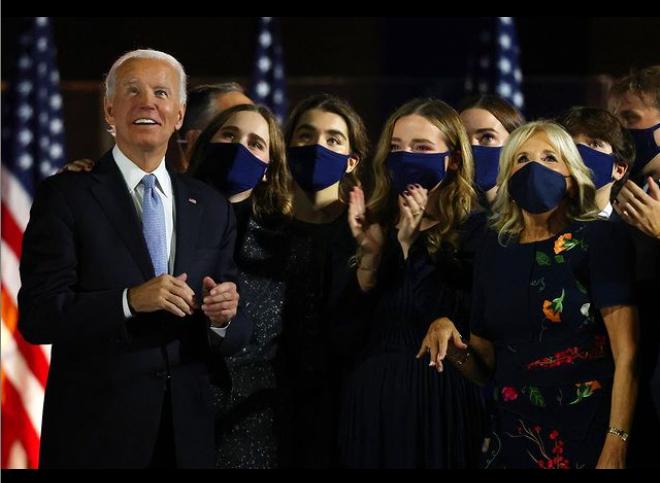 VJERILA SE UNUKA DŽOA BAJDENA: Naomi pokazala  prsten! (FOTO)