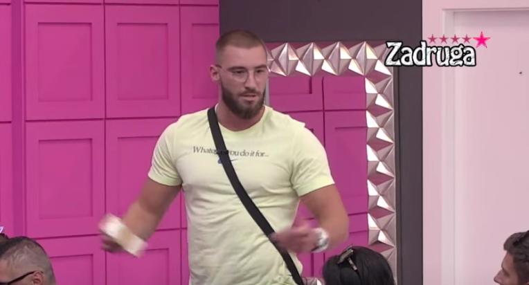 TVOJA MAJKA IDE POGNUTE GLAVE KROZ BAR! Zadrugar ponizio Ajdarpašića, Mensur izgovorio jezive prijetnje cimeru!