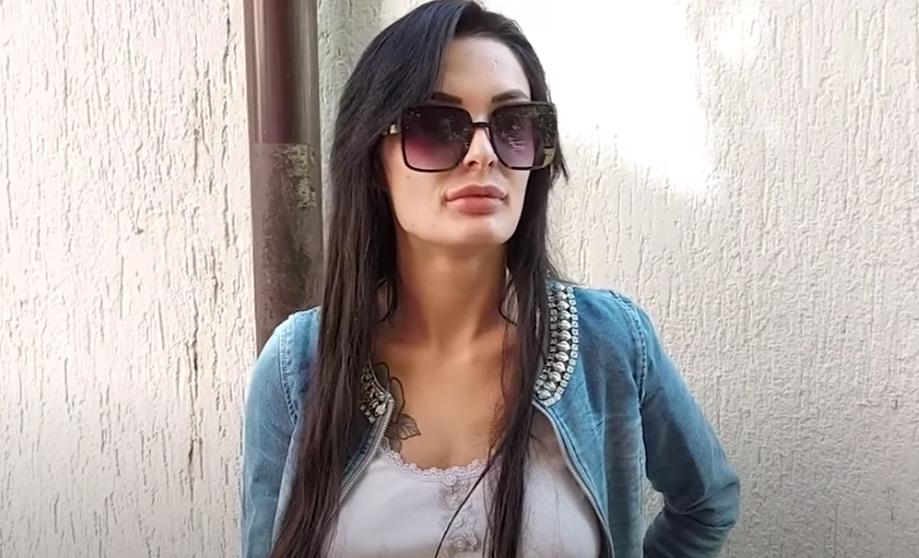 MAĆEHA JU JE MALTRETIRALA; UDALA SE I ZATRUDNJELA MALOLJETNA! Na krevetu u spavaćoj sobi zadrugarka otvorila dušu Stefanu Karić (VIDEO)