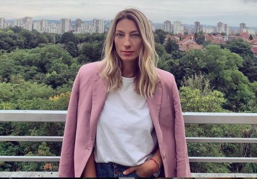 SKINULA SE ANA STANIĆ: Pjevačica izgleda bolje nego ikada; A njene pločice nikome nisu promakle (FOTO)
