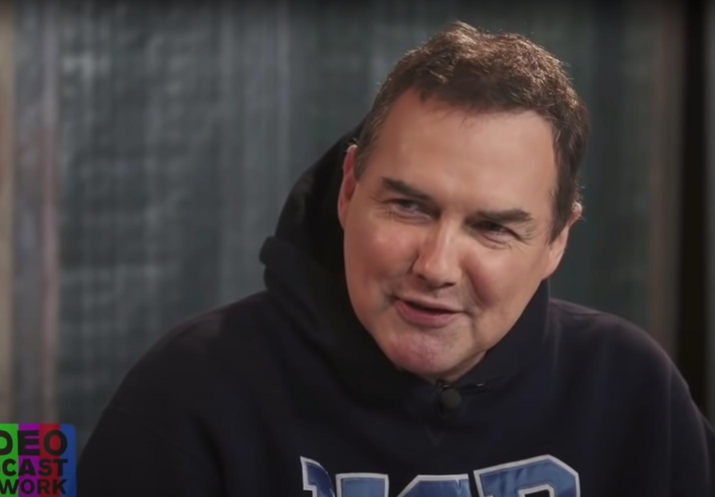 PREMINUO NORM MEKDONALD: Legendarni komičar izgubio bitku sa rakom (VIDEO)