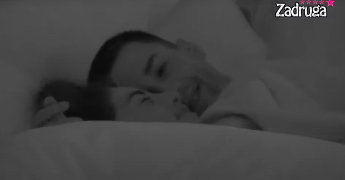 SVE PUCA OD STRASTI! POLJUPCIMA U CIK ZORE OZVANIČILI VEZU: Mateja uspio da smuva Anđelu (VIDEO)