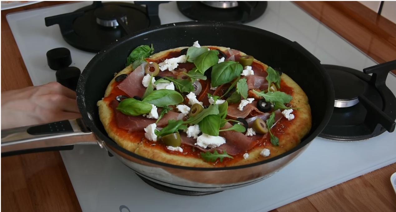 NE MORATE DA PALITE RERNU: Pizza iz tiganja koja se pravi duplo brže i nevjerovatnog je ukusa!