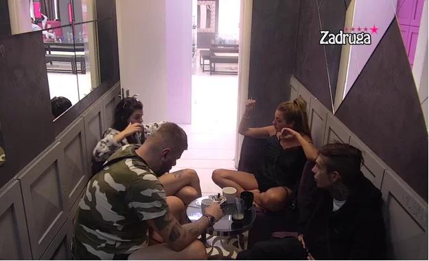 NE PRESTAJE DA MISLI NA MAJU? Janjuš zapjevao veliki hit Viki Miljković i otkrio jedan detalj (VIDEO)
