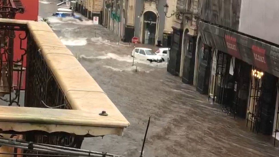 ZABRANJENO JE NAPUSTITI DOM Olujno nevrijeme na Siciliji odnosi živote