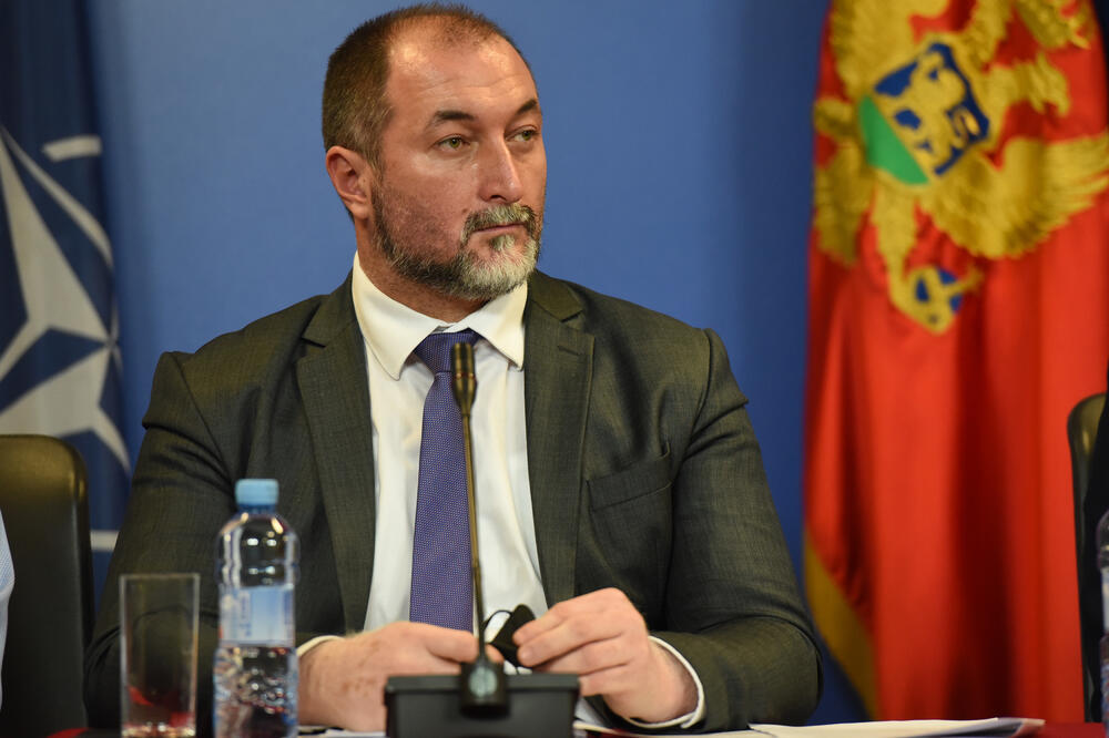 Poslanici DPS-a problem što ministar ima i srpsko državljanstvo!