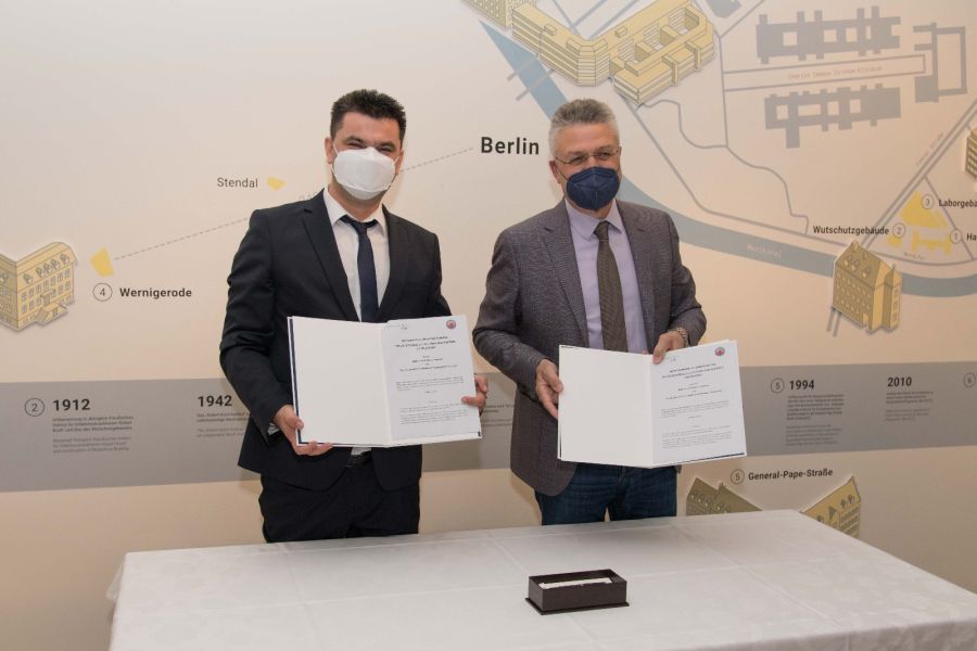 KADROVI IZ INSTITUTA ZA JAVNO ZDRAVLJE NA OBUCI U BERLINU Čelnici institucija potpisali Memorandum o saradnji