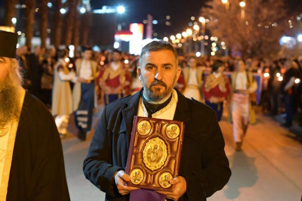 OKUPLJENI NA CETINJU POKAZALI NEPOŠTOVANJE Pejović: Bogu hvala nisu uspjeli da pokvare današnju slavu!