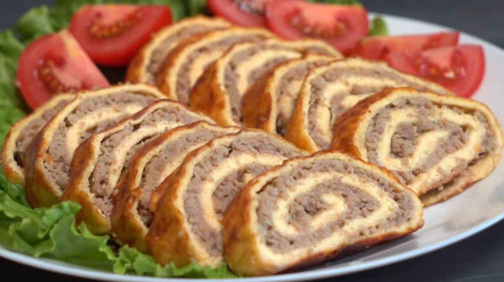 AKO VAM OSTANE FIL OD SARME NAPRAVITE OVO ZA SLAVU: Rolat od mljevenog mesa, a koru napravite od ova 3 sastojka