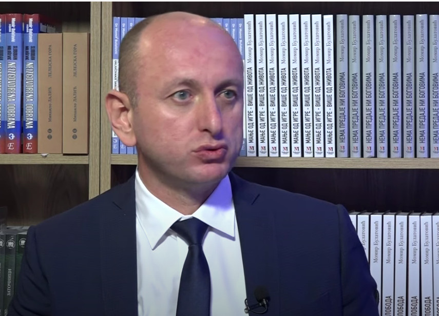 KNEŽEVIĆ U "POMOĆ" ZOVE ESKOBARA Dragi Gabrijel, ako misliš za Crnu Goru, kreći noćas