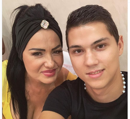 POLA ESTRADE DOŠLO NA SLAVLJE: Velika radost u kući Zlate Petrović  (FOTO)