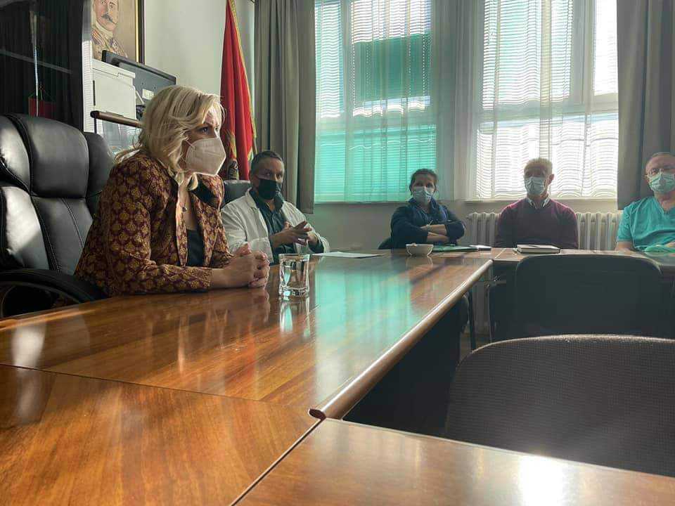 MINISTARKA BOROVINIĆ BOJOVIĆ ZADOVOLJNA RADOM BOLNICE U PRESTONICI Cetinjani na prvom mjestu po broju vakcinisanih, bolnica "Danilo I" jedna od najvažnijih u državi