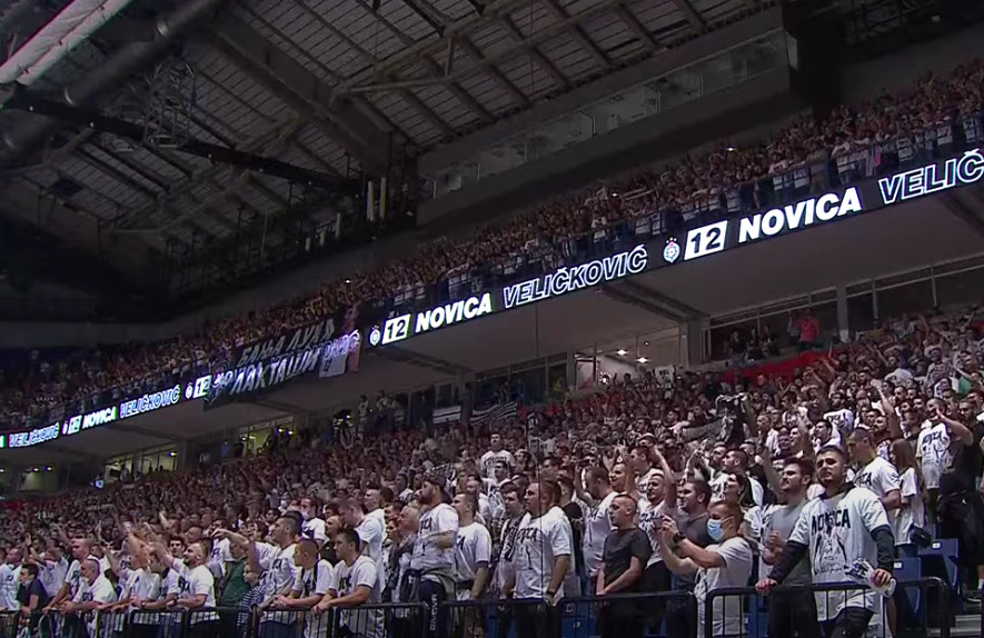 ZAGREVANJE PRED DERBI Navijači Partizana "zapalili" Blok 70 (VIDEO)