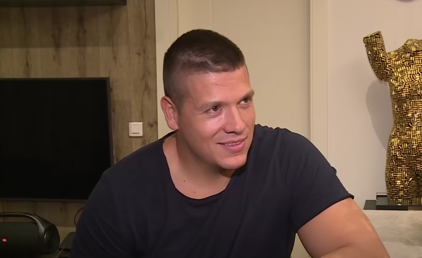 SLOBA OPET PIŠE, PA BRIŠE Pjevač ovim potezom pokazao neviđenu sujetu prema Kiji Kockar, sve isplivalo (VIDEO)