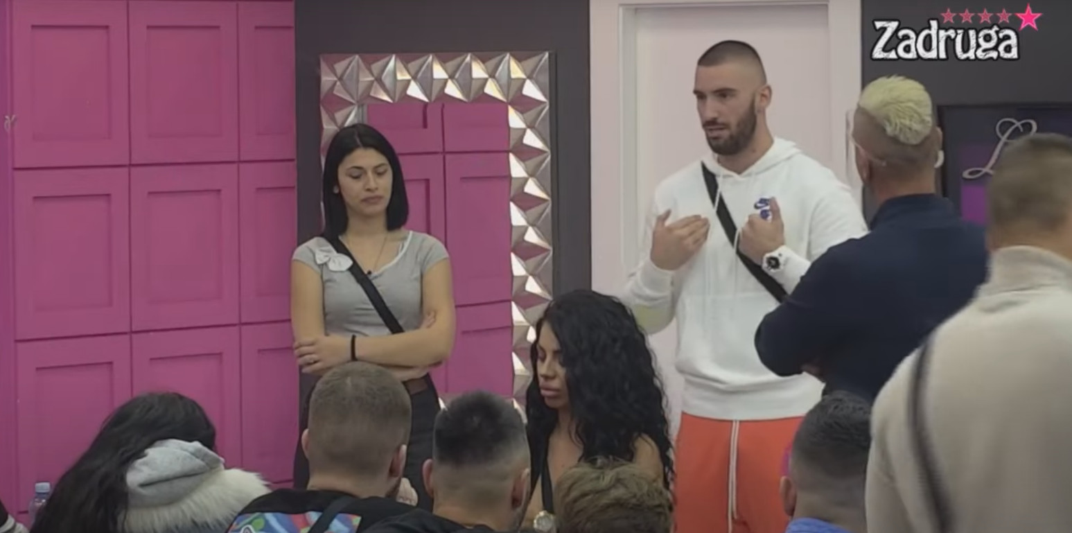OTKRIVENA ISTINA O DOPISIVANJU MILICE I TOMOVIĆA Zola otkrio sve detalje, MENSUR doživio emotivni slom zbog LAŽI koje mu je pričala djevojka!