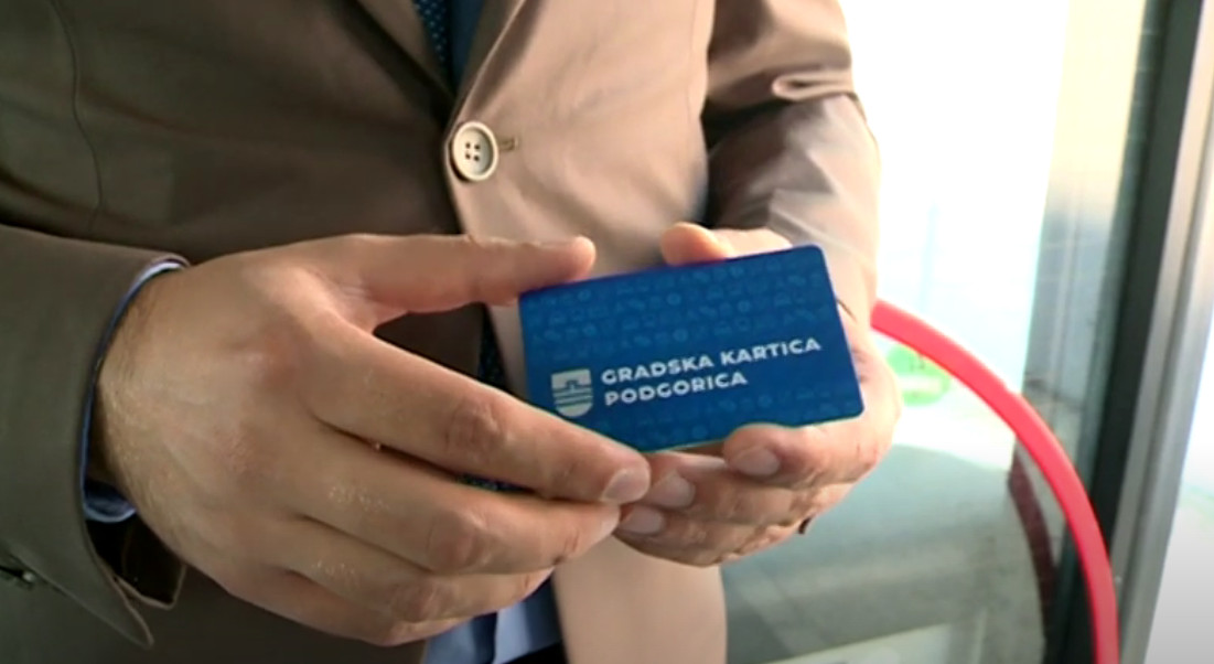 GLAVNI GRAD OBEZBIJEDIO NOVČANU POMOĆ PREVOZNICIMA Evo kolika će biti cijena gradske autobuske karte u Podgorici!