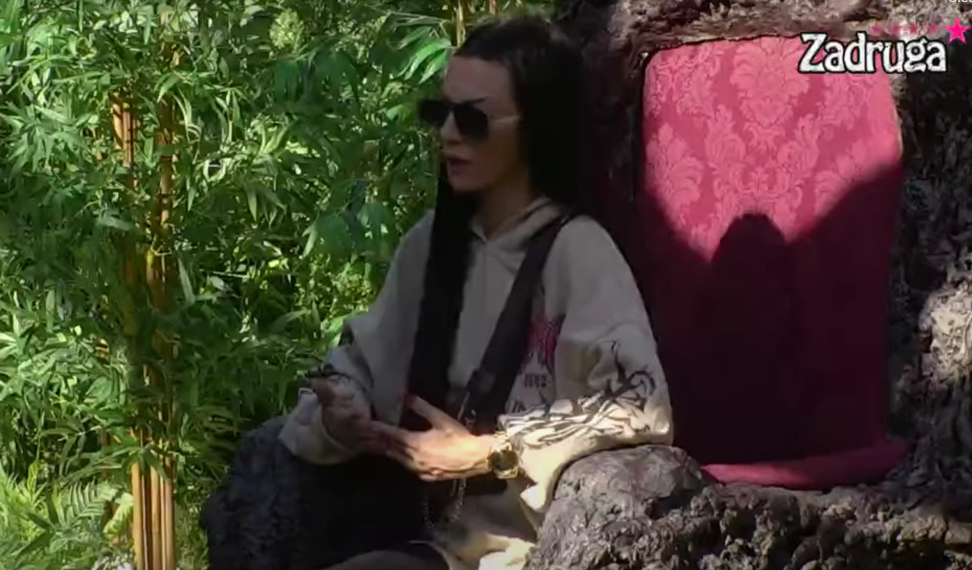 TARA PODIVLJALA! Napala Mihića, pa reagovalo objezbeđenje! (VIDEO)