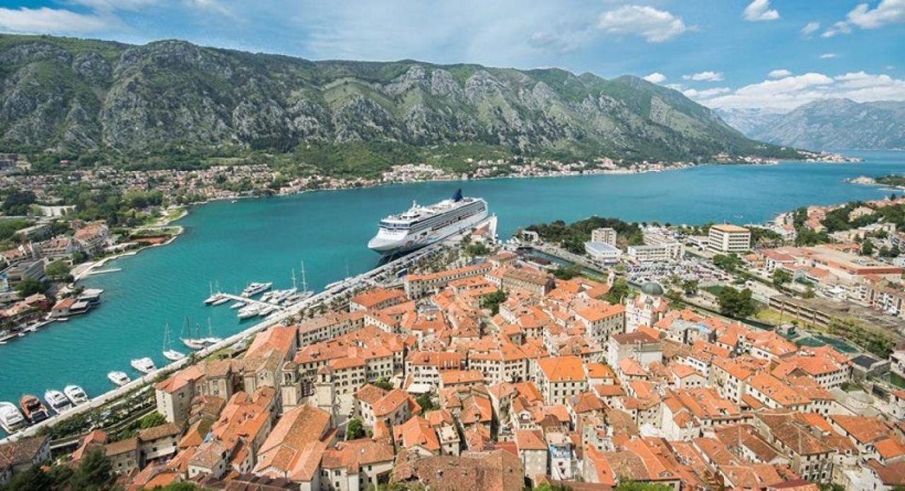 PRVI OVE GODINE Uplovio kruzer u Luku Kotor