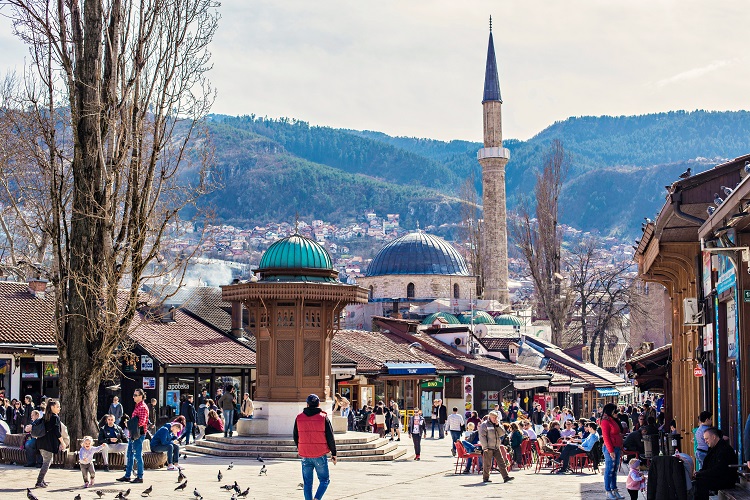 JEZIVE PRIJETNJE KATOLICIMA U SARAJEVU "Hoćete da vas kalašnjikovom išaram?"