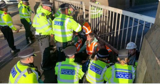 BLOKIRAN LONDON! Policija raspoređena - evo šta se dešava u glavnom gradu Britanije (FOTO)