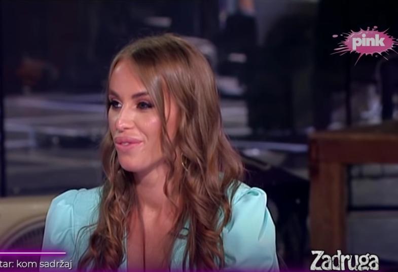 GRUDI NOSI KO ORDENJE! Nevena Savić pokazala čime raspolaže! (FOTO 18+)