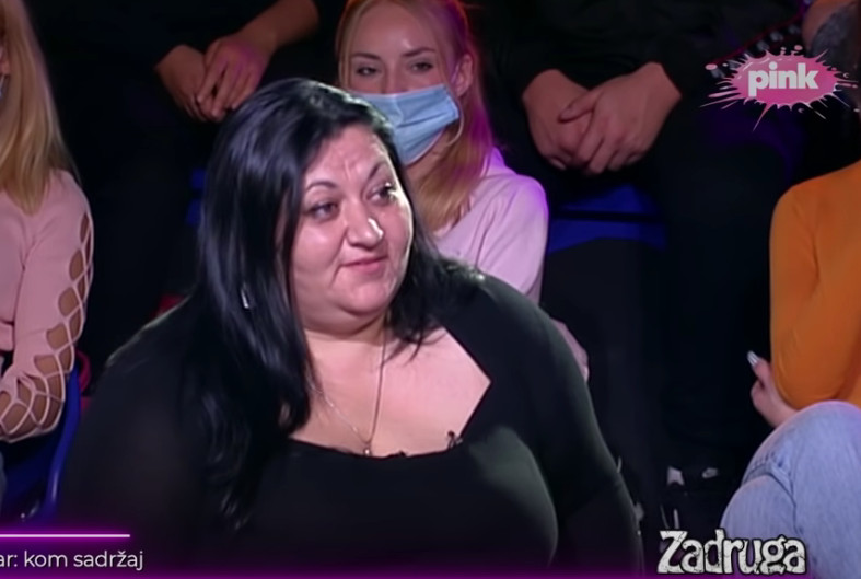 ZBOG ĆERKE PROŽIVLJAVA PAKAO NA ULICI! Majka maljoljene zadrugarke stigla u Šimanovce (VIDEO)