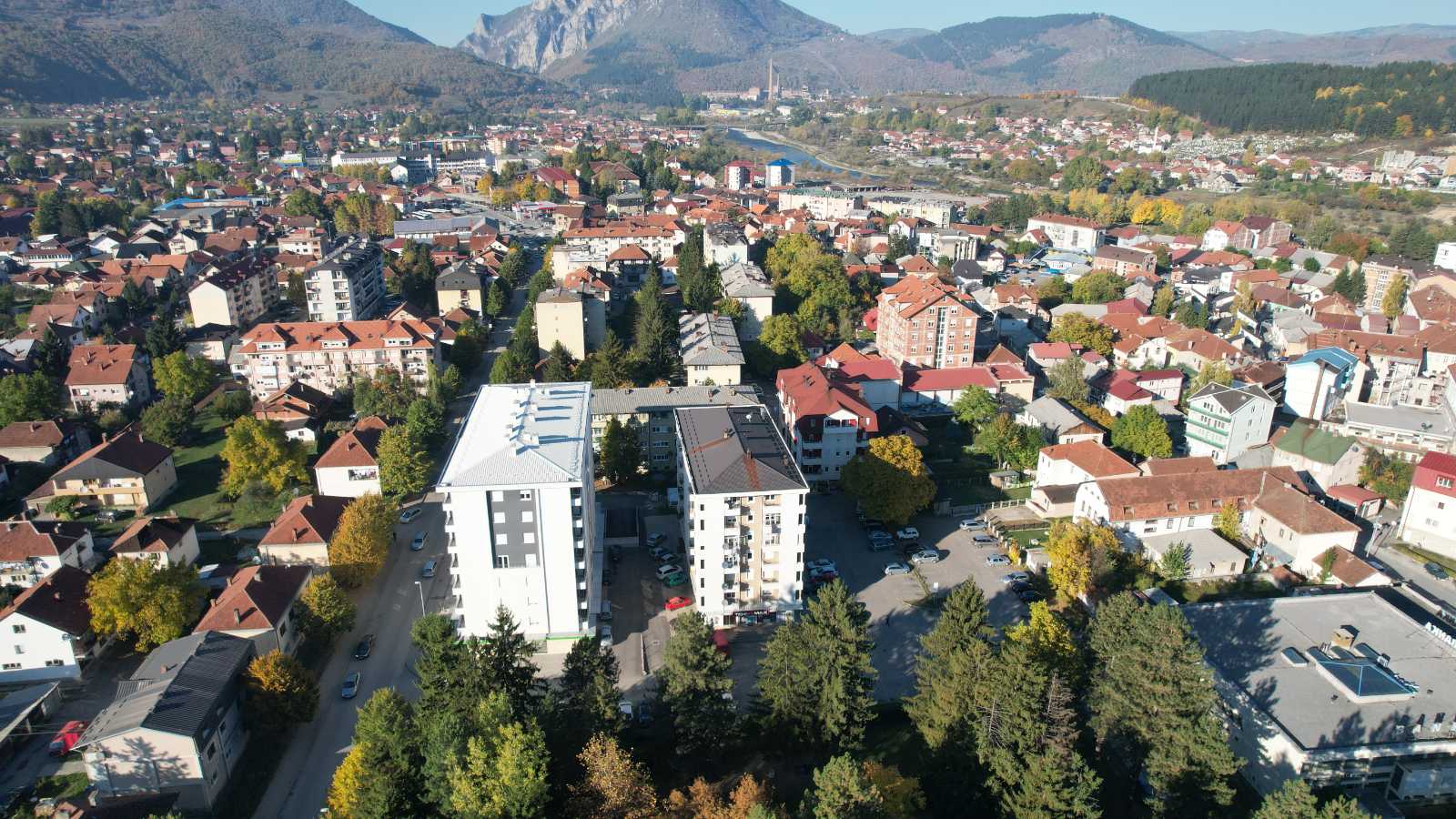 VREMENSKA PROGNOZA Umjereno do potpuno oblačno, tokom dana ponegdje slaba kiša