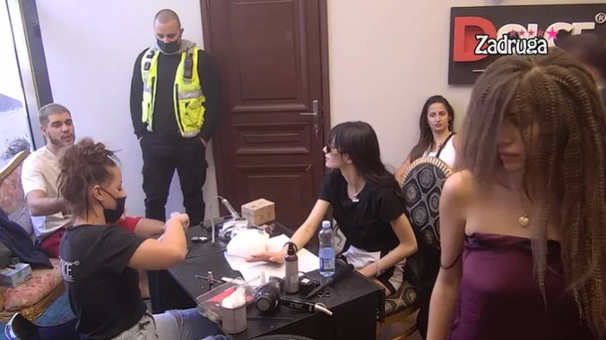 SIJEVALE VARNICE! Dalila OSULA PALJBU po bivšem mužu, Dragojević joj brutalno uzvratio!