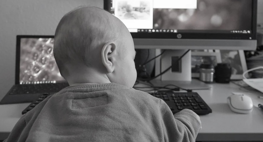 NAVIKE VAŠE DJECE ZAVISE OD VAS! Mališani uvijek posmatraju i oponašaju ono što njihovi roditelji rade