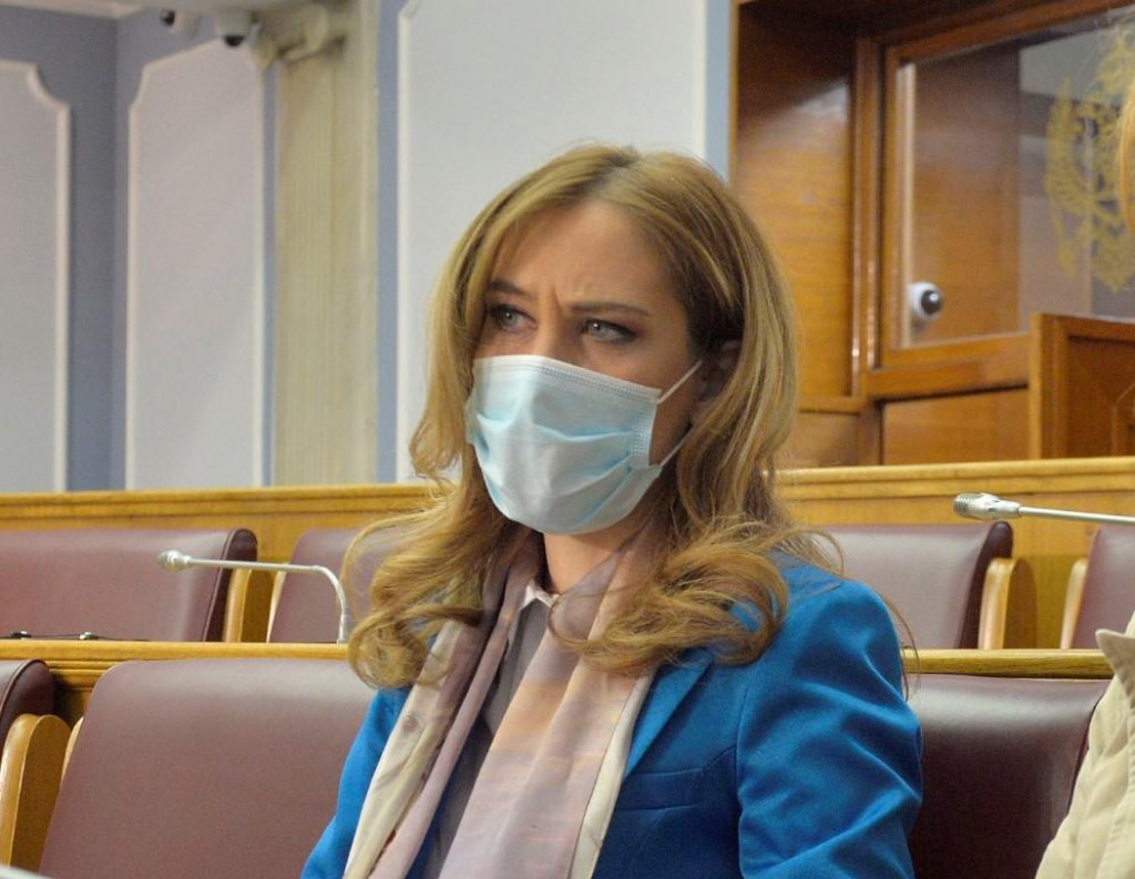 MINISTARKA BRATIĆ: Da li u zaboravljenoj partijici shvataju politiku kao vještinu da se laže u pravi čas?