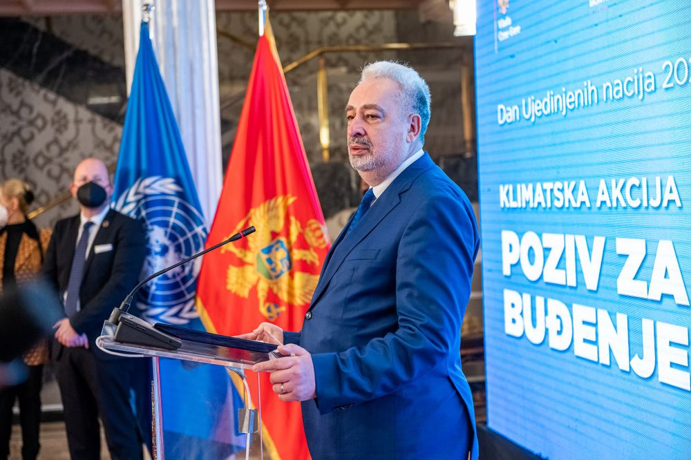 KRIVOKAPIĆ: "Vladu praviti sa koalicijom “Zajedno za budućnost Crne Gore” i manjinskim partijama"