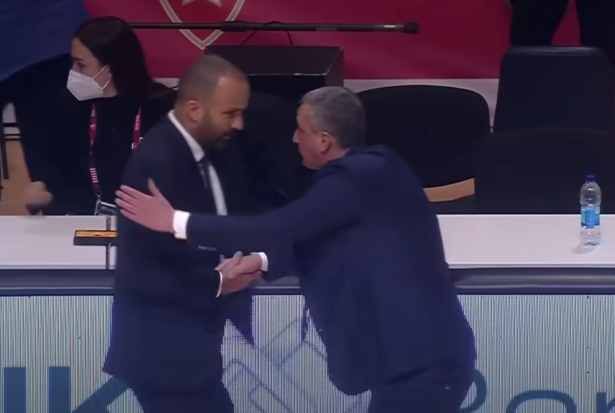 CRVENO-BIJELI IMPRESIONIRALI PARKERA Zvezda ima 12 vojnika, igraju svi za svakoga!