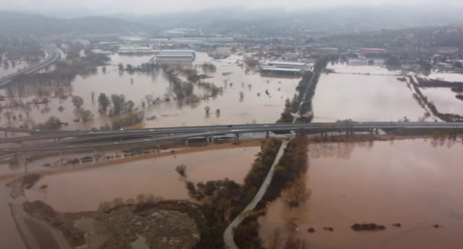 ZASTRAŠUJUĆI SNIMAK POTOPA Sve je pod vodom, svi se plaše samo jednog (VIDEO)