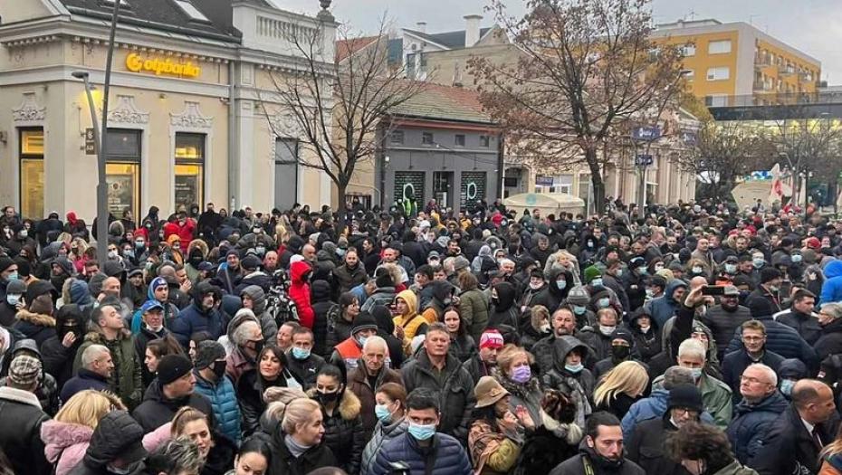 NA HILJADE LJUDI SE OKUPILO U ŠAPCU Stop blokadi puteva i puštanju batinaša na slobodu (FOTO/VIDEO)