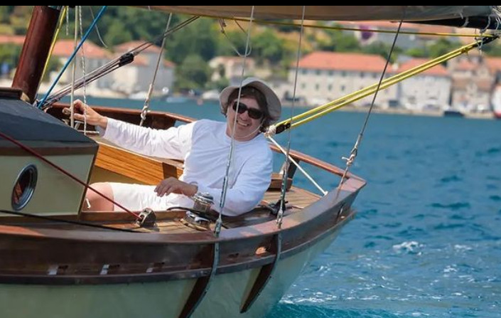 "RAMBO JE LICJEMER! Vadi se preko 'brige' o porodici, a meni se lično zahvalio što je deo naše priče!"