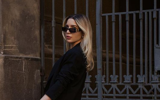 PODIGLA PRAŠINU! Bosanska Kim Kardašijan prošetala još jednu torbu čija je cijena veća od godišnje plate u Crnoj Gori