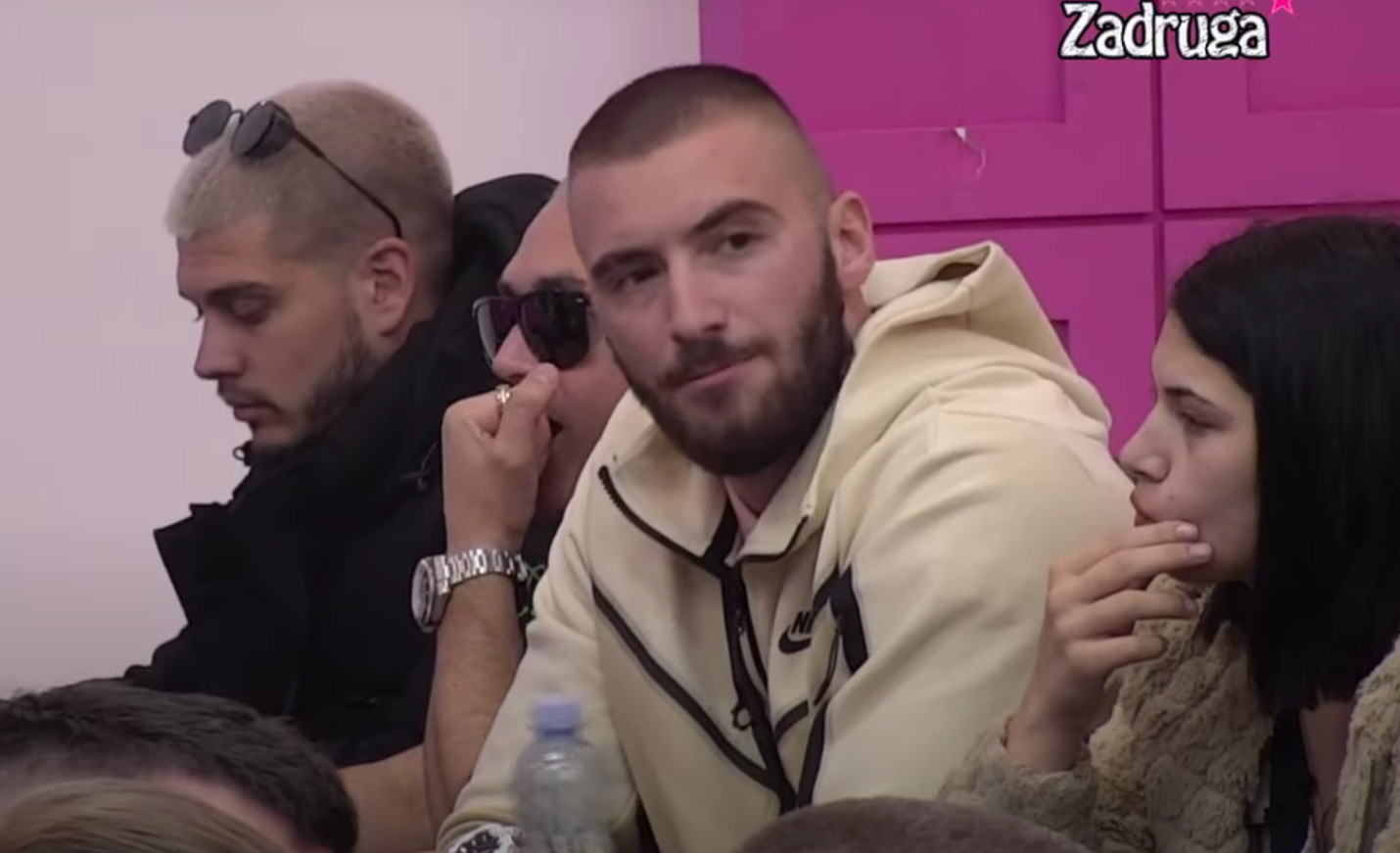 HAOS! MENSUR I CAR NASTAVILI ŽESTOKO PREPUCAVANJE; Mića ih matirao: Sve je ovo svađa oko Mine Vrbaški! (VIDEO)