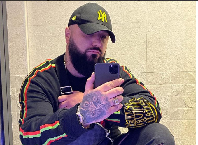 NASTAVLJA DA PONIŽAVA ŽENE! Buba Koreli bez ustručavanja PONIZIO svoju djevojku! (FOTO)