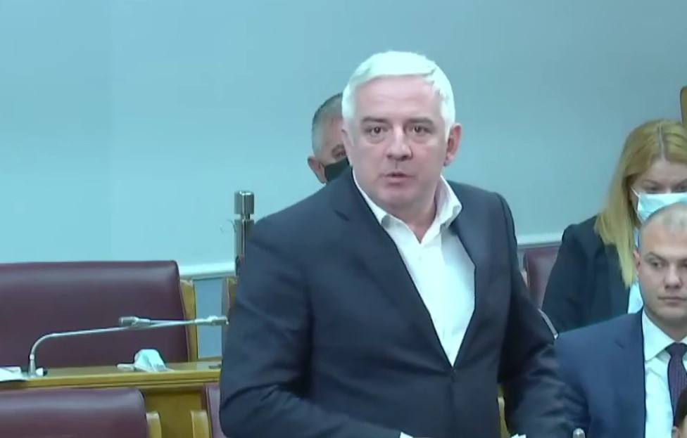 VUČUROVIĆ U SKUPŠTINI: Zabrinuti su samo oni koji su svih ovih godina kršili zakon i obračunavali sa neistomišljenicima (VIDEO)