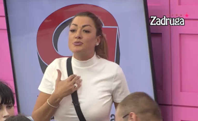 SKANDAL GODINE! POJAVILE SE REŠIĆKINE EKSPLICITNE SLIKE! Pjevačica pozira potpuno gola! (FOTO 18+)