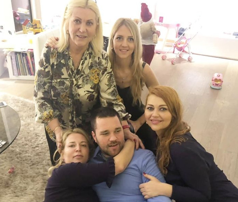 “NE ZNAM GDJE BIH BILA DA NISAM RASLA UZ TVOJU SNAGU”: Ćerka Merime Njegomir se emotivnim riječima obratila bolesnoj mami