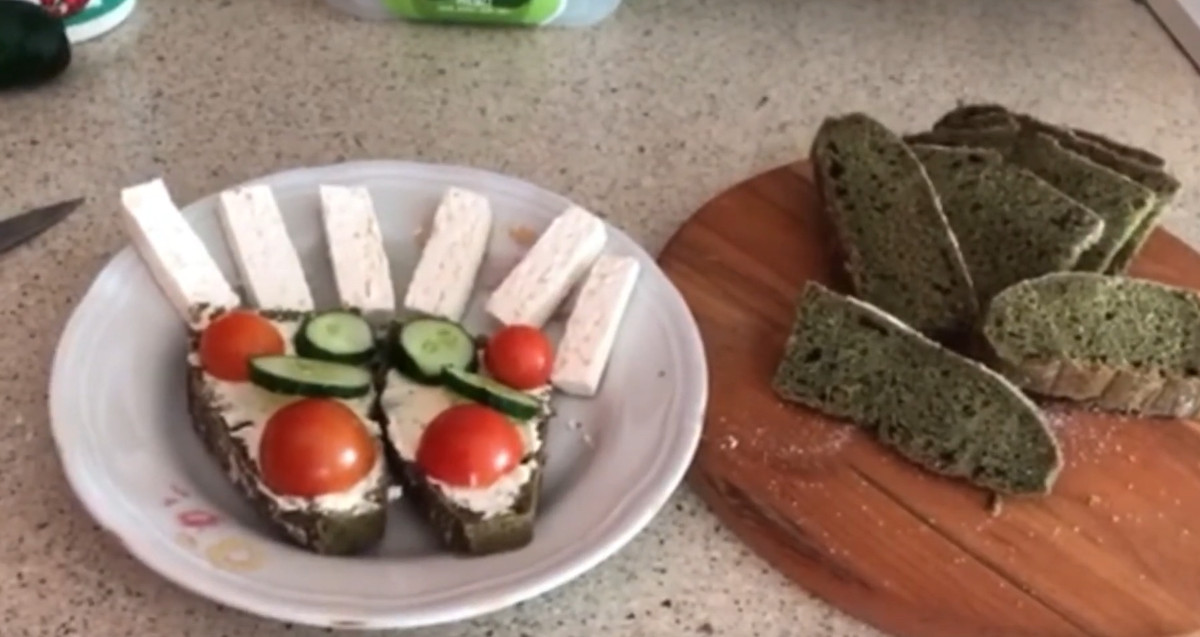RECEPT NAŠIH BAKA: Umijesite HLJEB sa koprivom!