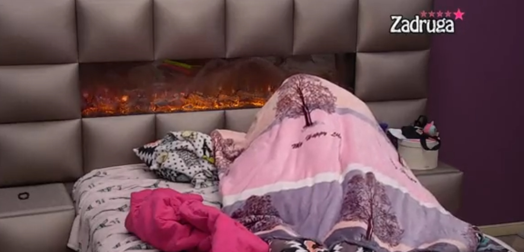 SAVLADALE IH STRASTI! Pala vrela akcija u hotelu, Filip i Dalila maksimalno UŽIVAJU! (VIDEO 18+)