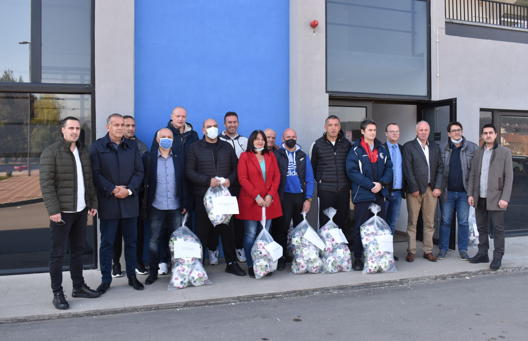 ''SPORT U BERANSKIM ŠKOLAMA'' U cilju unapređenja školskog sporta uručena donacija obrazovnim ustanovama ovog grada!